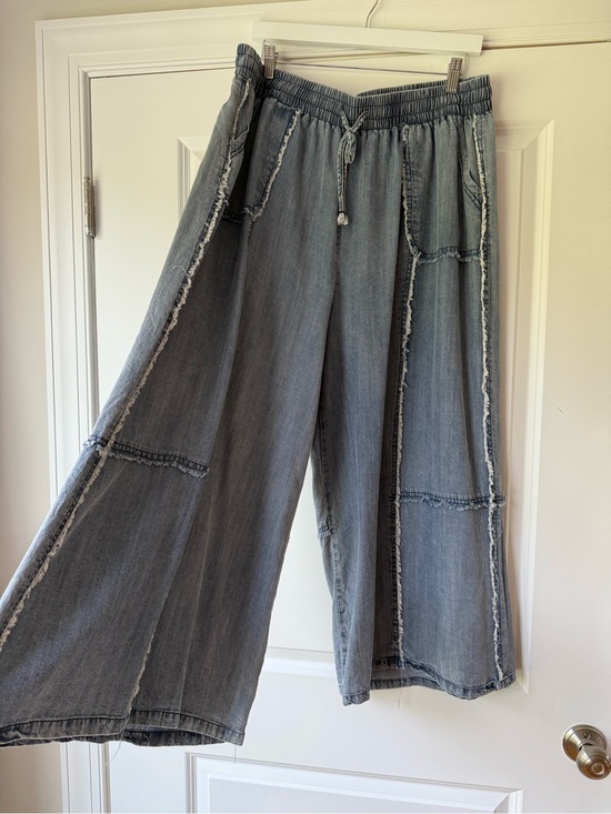 easel Pants - Easel Frayed Edge Design Tencel Wide-Leg Soft Pants in Faded Blue, Size 2X
